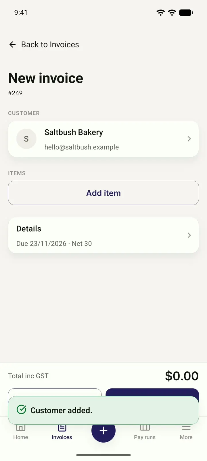 Adding a new customer while writing an invoice in Myaccountant.